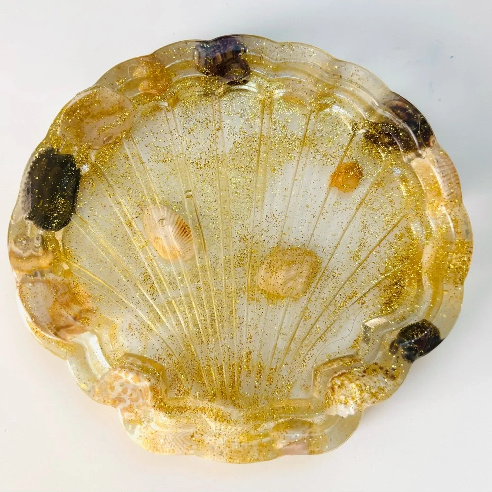 Handcrafted Resin Shell Soap/Trinket Tray.